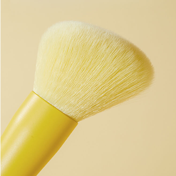 Gradient makeup brush